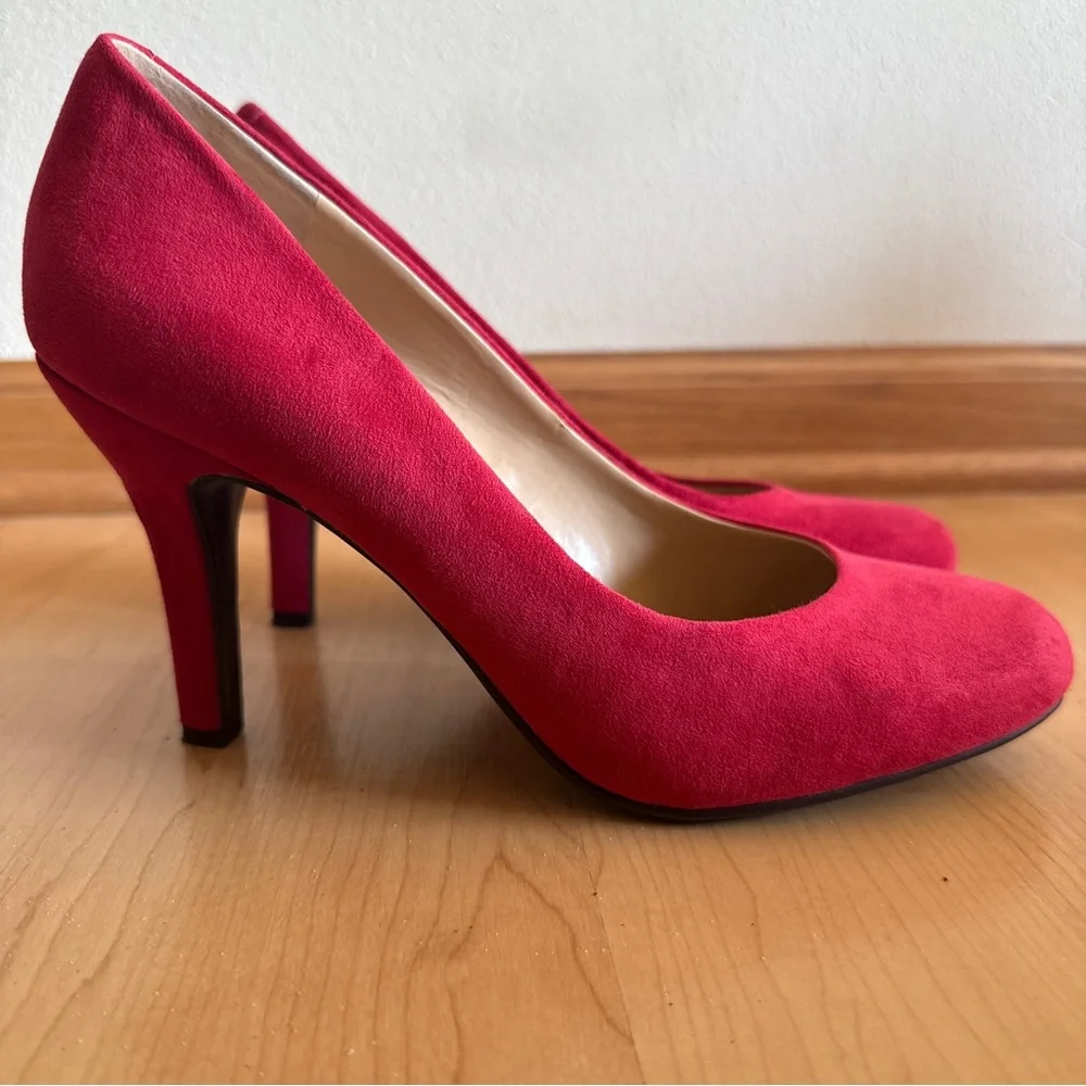 Kelly & Katie Isabel Women’s Red Faux Suede Round-Toe Pumps Heels, Size 8.5